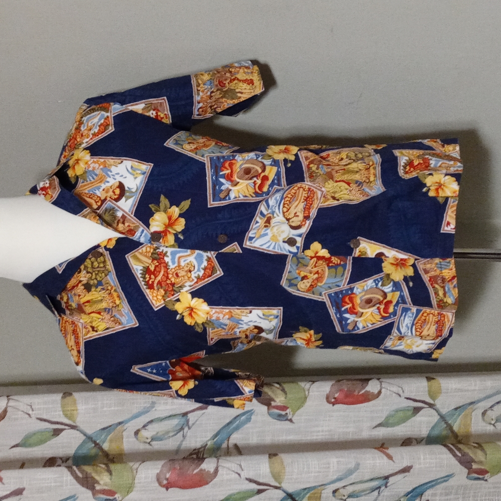 Hilo Hattie Made in Hawaii Hawaiian Shirt Postcard Style Men's Size S Small EUC